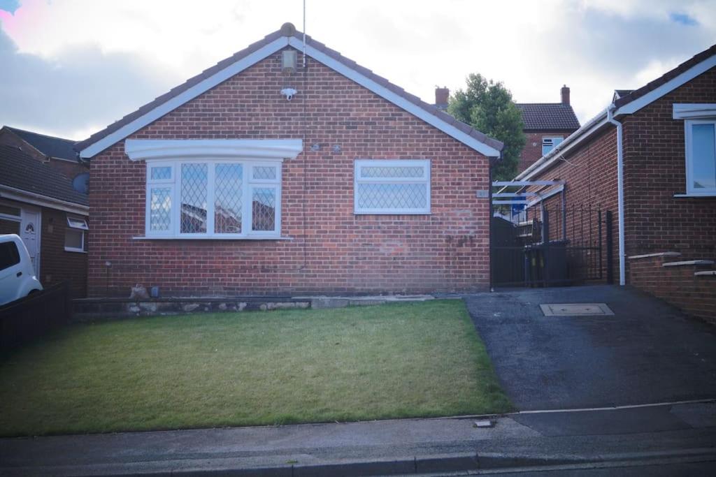 Luxurious Detached Bungalow Batley Exterior photo