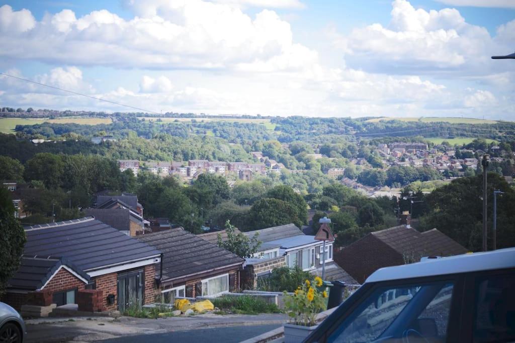 Luxurious Detached Bungalow Batley Exterior photo