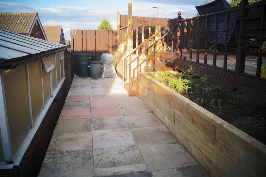 Luxurious Detached Bungalow Batley Exterior photo