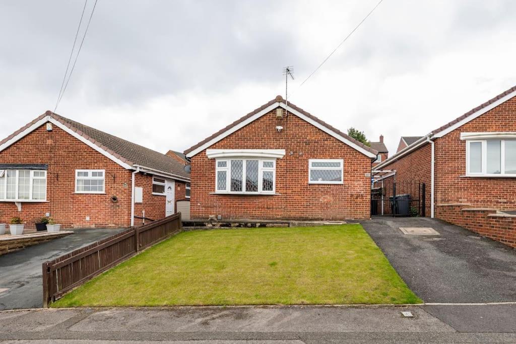 Luxurious Detached Bungalow Batley Exterior photo
